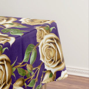 Nappe Roses Dorées Avec Des Feuilles Vertes Luxuriantes