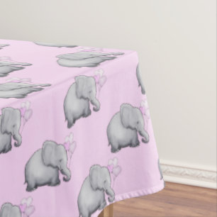 Nappe Superbe petite fille aux éléphants roses