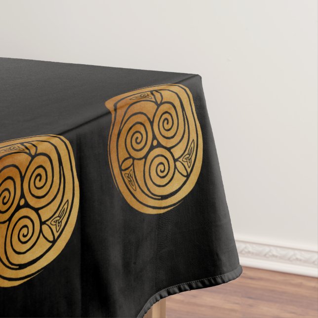 Nappe Triple Celtic Knot Swirl Mandala (In Situ)