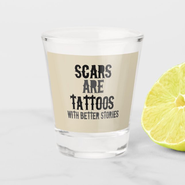 Narben sind Tattoos Schnapsglas (Vorderseite)