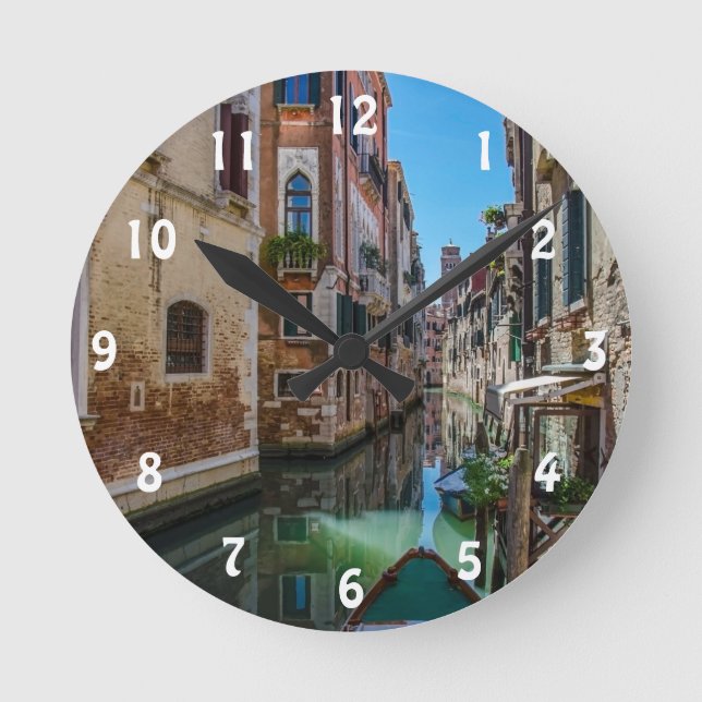 Narrow street canal à Venise Acrylique Mur Horloge (Recto)