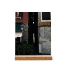 Narrow venetian alleyway (film, 2024)