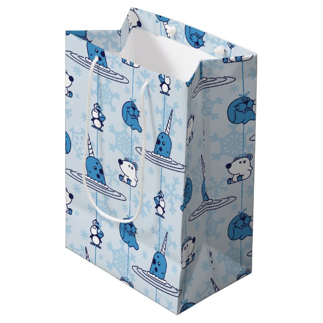 Narwhal Blue Snowflake Pattern Mittlere Geschenktüte (Vorderseite Schrägansicht)