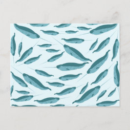 Narwhal im Muster des blauen Ozeans Feiertagspostkarte