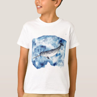 Narwhal in einem Spritzen der Wasserfarbe T-Shirt