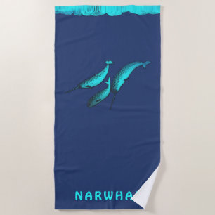 Narwhal unter dem Eis Strandtuch