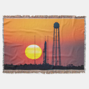 NASA-Antares-Raketenstart bei Sonnenaufgang Decke