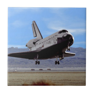 NASA Space Shuttle Atlantis landet auf der Edwards Fliese