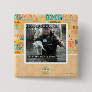 Nasse Katze und Gewehr Button