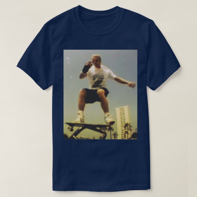 Natas-Gleitschienen auf Feuerskateboarding T-Shirt (Design vorne)