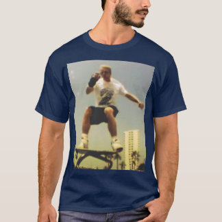 Natas-Gleitschienen auf Feuerskateboarding T-Shirt