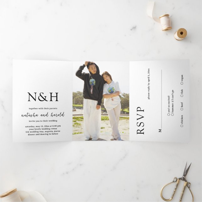 Natasha Foto Monogram Modern Wedding Dreifach Gefaltete Einladung (Innenseite)