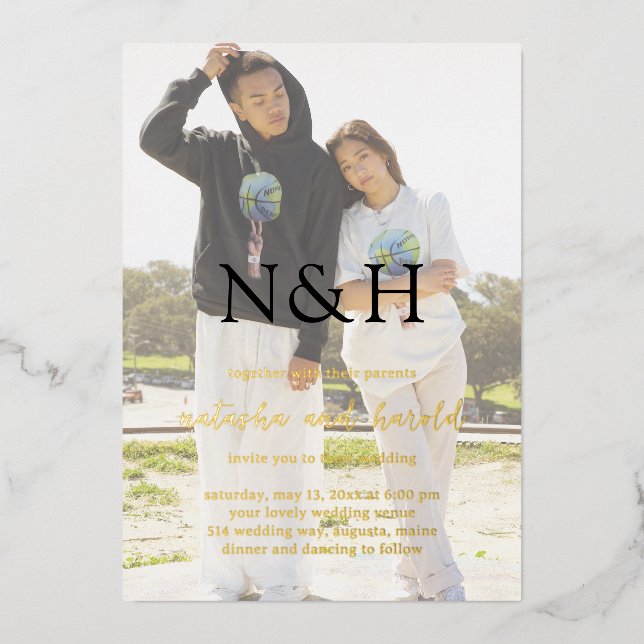 Natasha Foto Monogram Modern Wedding Folieneinladung (Vorderseite)