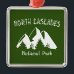 National Park North Cascades Ornament Aus Metall<br><div class="desc">Der North Cascades Nationalpark ist wie kein anderer. Washington Pass, Ahornpass, der Blue Lake Trail, es überrascht an jeder Ecke. Zeigen Sie Ihre Leidenschaft für die abgelegene Wildnis und Ihre Liebe dieses Parks!</div>