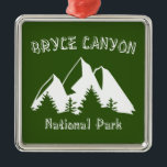 Nationalpark Bryce Canyon Ornament Aus Metall<br><div class="desc">Der Nationalpark Bryce Canyon im Süden Utahs ist bekannt für seine krummfarbenen Hoodoos, die aus spitzenförmigen Felsformationen bestehen.</div>