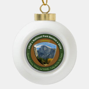 Nationalpark-hundertjähriges Weihnachtshalbe Haub Keramik Kugel-Ornament