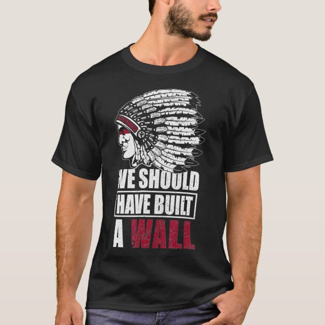 Native American We Should Have Built A Wall T-Shirt (Vorderseite)
