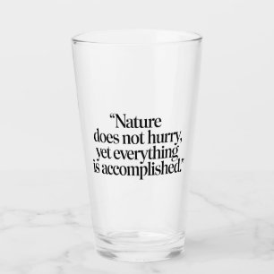 "Nature Does Not Hurry" - inspirierendes Zen-Zitat Glas