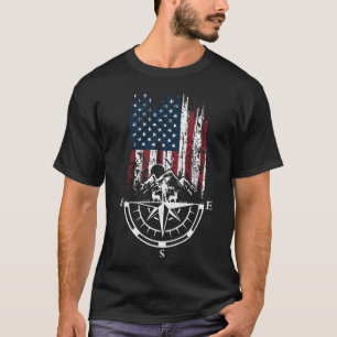 Nature's Adventure Emblem American Flag Compass un T-Shirt