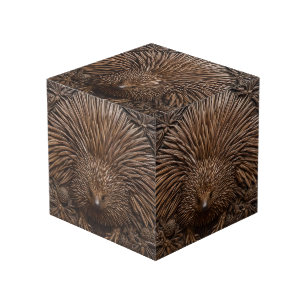 Nature's Quill: Das australische Echidna in Holz, Würfel