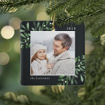 Natürlich Freude | Botanisches Personalisiertes Fo Keramikornament<br><div class="desc">In dieser Urlaubssaison wird ein besonderes Jahr mit diesem personalisierten Weihnachtsschmuck aus dem Foto gefeiert. Graceful Sprigs von tiefgrün lackierten Aquarellfarben mistletoe rahmen Ihr Foto,  mit Ihrem Namen und das Jahr. Fügen Sie der Rückseite ein zweites Foto hinzu.</div>