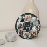 Natürlich fröhliche Wasserfarbenrundfoto Collage Feiertagskarte<br><div class="desc">Versenden Sie Ihren Urlaub in stilvollem Stil an Freunde und Familie mit unseren eleganten Foto-Collage-Karten in einzigartiger Rundform. Ein Kranz mit dunkelgrün gestrichenen Aquarellfarben umrahmt acht Ihrer beliebtesten quadratischen Fotos, die in einer Collage mit "Liebe & Freude" in der Mitte angeordnet sind. Personalisieren Sie den Rücken mit Ihrem Familiennamen und...</div>