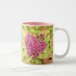 Natürliche Blume Herz - durchbohrt von Pfeil. Zweifarbige Tasse
