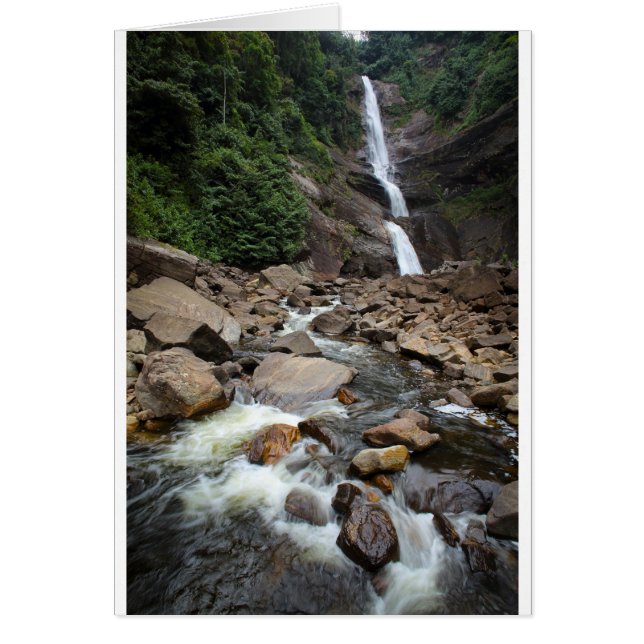 Naturwasserfall und Fluss (Vorne)