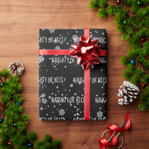 NAUGHTER ODER SCHÖNER Text in Schneeflocken-Packpa Geschenkpapier