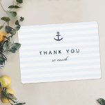Nautic Danke-Card Dankeskarte<br><div class="desc">Dieses einzigartige nautische Thema danke Ihnen Karte Vorlage ist perfekt, um den Gästen und gut Wünschen für eine Vielzahl von Anlässen, einschließlich Hochzeiten, Geburten, Ruhestand und andere Meilensteine zu danken. Es verfügt über einen marineblauen Anker und Text in blau auf einem Sockel mit weichen blauen horizontalen Streifen. Der Anker ist...</div>