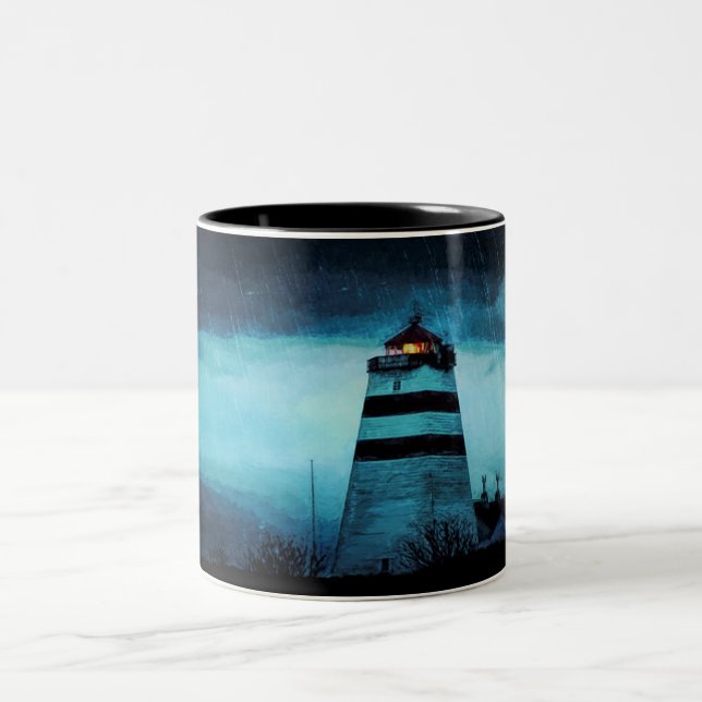 Nautic Leuchtturm eine regnerische dunkle Nacht Zweifarbige Tasse (Mittel)