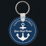 Nautic Navy Blue Custom Captain Boat Name Schlüsselanhänger<br><div class="desc">Das Round nautical Schlüsselanhänger Design zeichnet sich durch ein schlichtes,  stilvolles marineblau-weißes Küstendesign mit Bootanker-Akzent aus. Personalisieren Sie den benutzerdefinierten Text mit dem Namen des Bootes und Bootes Eigentümer / Kapitän,  Standort oder andere bevorzugte Formulierung.</div>