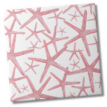 Nautic Pink Beach House Fliese<br><div class="desc">Ein niedliches und trendiges korallenrosa Strandmuster mit Seestern. Sie können die Hintergrundfarbe beliebig ändern! Ob Sie gewollt haben, diese Kachel als kleinen Untersetzer oder Trivet für einen Drink oder Teller zu verwenden... oder Sie wollte, groß mit einem Küchenrücken oder Badezimmerfliesen zu gehen, ist an Ihnen! Tun Sie eine Wand, einen...</div>
