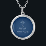 Nautic Spirit Anchor Navy Blue Versilberte Kette<br><div class="desc">Dieses Bild zeigt einen Anker auf einem marineblauen Hintergrund.</div>