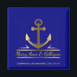 Nautical Anchor Cruise Ship Gastgeschenk Hochzeit  Magnet<br><div class="desc">Benutzerdefinierter, nautischer Ankermariner blauer Gastgeschenk Hochzeit-Magnet - Imitate metallisches goldenes Ankerlogo zentriert sich um personalisierte Namen eines Ehepaares in goldener Schrift mit einem Schlagschatten. Im unteren Teil ist der Name des Kreuzfahrtschiffes und das Datum. Auf einem massiven marineblauen Hintergrund, der in Lieblingsfarbe oder als Ergänzung zu Ihrem Hochzeitsfarbschema geändert werden...</div>