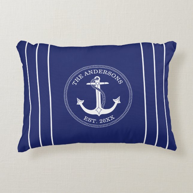 Nautical Anchor White Strips auf Blue Family Name Dekokissen (Vorderseite)
