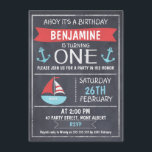 Nautical Chalkboard 1. Geburtstag Einladung<br><div class="desc">Die nautische Geburtstagseinladung dieses Jungen beinhaltet ein Segelboot und zwei Anker auf einem gescannten Chalkboard-Hintergrund. Das Design umfasst auch eine weiße Linie und Trennflächen. Das Foto Ihres kleinen Jungen erscheint auf der rechten Seite der Einladung in einer Kreidewand. Diese Einladung wird durch den beliebten Chalkboard-Stil und die Schablonenkunst beeinflusst, sie...</div>