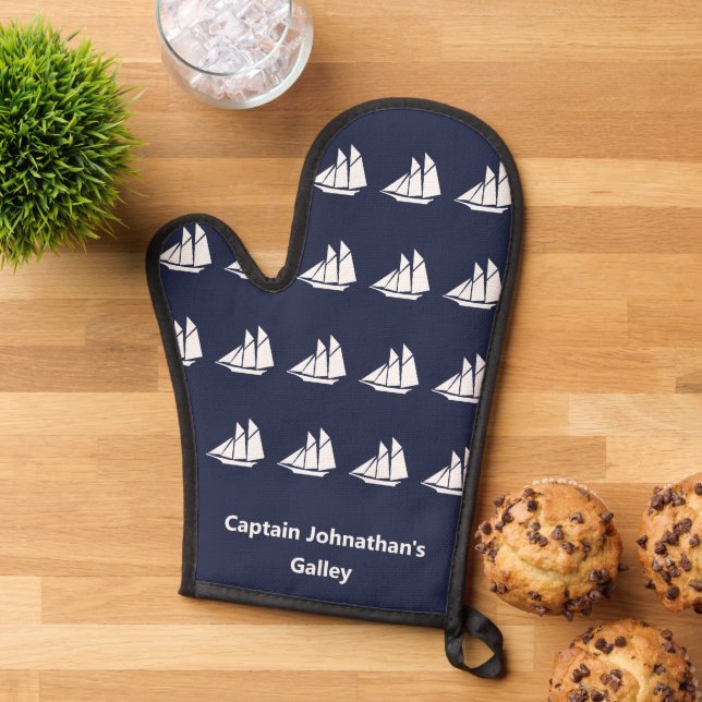 Nautical Midnight Blue und White Sailboote Name Ofenhandschuh (Oben unten)