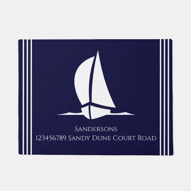 Nautical White Sailboat Navy Blue Coasty Monogram Fußmatte (Vorderseite)