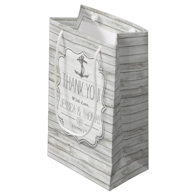Nautical Whitewusal Wood Beach Wedding Collection Kleine Geschenktüte (Vorderseite Schrägansicht)