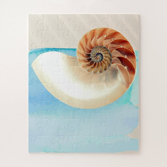 Nautilus Seashell und Sand (Vertikal)
