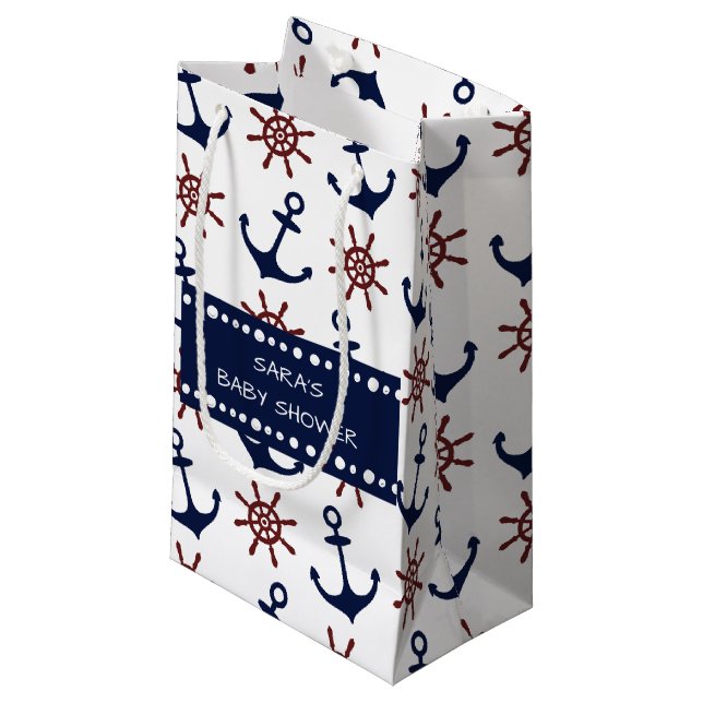 Nautische Navy Blau und rotes Anchor-Rudermuster Kleine Geschenktüte (Vorderseite Schrägansicht)