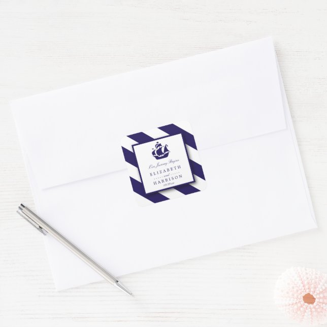 Nautische Streifen und Hochzeit eines blauen Schif Quadratischer Aufkleber (Umschlag)