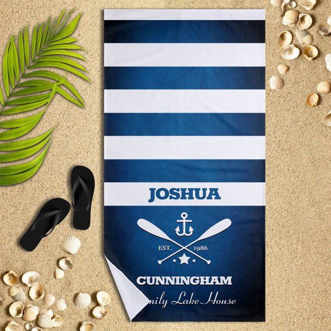 Nautisches Thema Navy Blue Stripes Strandtuch (Von Creator hochgeladen)