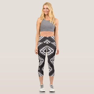 Navajo Geometric: Schwarz-weißes Stamm. Capri Leggings