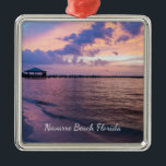 Navarre Beach Magic Hour Lila Sunset Ornament<br><div class="desc">Ornament Souvenir mit einem Foto einer atemberaubenden Weg, den Tag am Strand zu beenden! Ich nahm dieses magische Foto kurz nach Sonnenuntergang in Navarra Beach Florida, Vereinigte Staaten. Suchen Sie weitere Drucke oder Produkte? Fühlen Sie sich frei, um meinen Laden zu besuchen: http://www.zazzle.com/timelessmomentsphtgy Dieses Foto wurde von Jennifer White mit...</div>