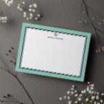 NAVI & HELLBLAU Klassischer Monogramm-Doppelrahmen Mitteilungskarte<br><div class="desc">Erhalten Sie einen professionellen Look mit unseren formellen und eleganten personalisierten Schreibwaren-Flatcards mit Ihrem Monogramm und Ihrem Namen darunter in Sans Serif-Schriftart, gekoppelt mit eleganter Open-Face-Schriftart, umrahmt von einem schicken navyblauen Doppelrand auf hellblauem Hintergrund. Die Monogramm-Initialen und der Name können leicht personalisiert werden, ebenso wie die Farbe, um ein Design...</div>