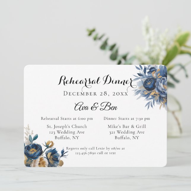 Navy and Gold Peony Flowers Rehearsal Dinner Einladung (Stehend Vorderseite)