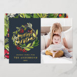 Navy blauer Weihnachtsgottesdienst, elegantes mode Folien Feiertagskarte<br><div class="desc">Merriest Weihnachten Aquarell Blumenblumen Foto blau,  rot und grün botanisch elegante moderne minimale Typografie Holiday Folie Karte. Teil einer Sammlung.</div>