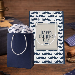 Navy Blaues Schnurrbart-Muster Alles Gute zum Vate Mittlere Geschenktüte